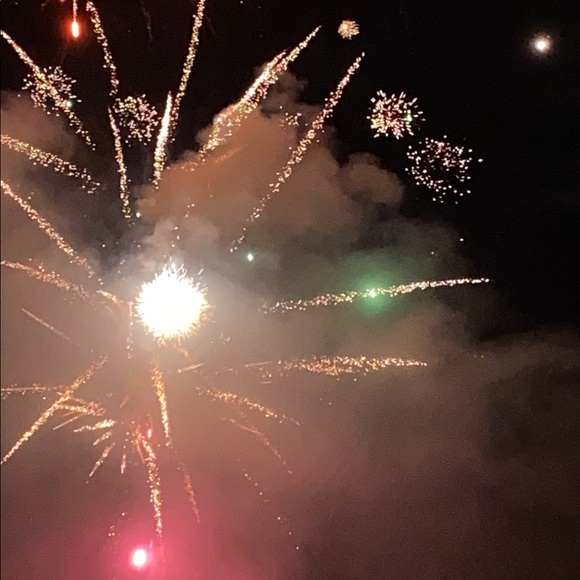 Meet your Posher, Lauren - Picture 1 of 1